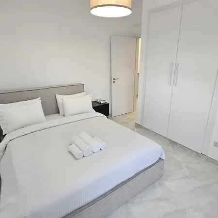 Apartment Sea Breeze 3 Bed Frontline Flat
