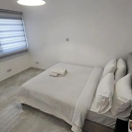 Apartment Sea Breeze 3 Bed Frontline Flat *